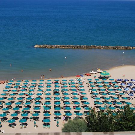 Montesilvano Marina Grand Hotel Adriatico מראה חיצוני תמונה