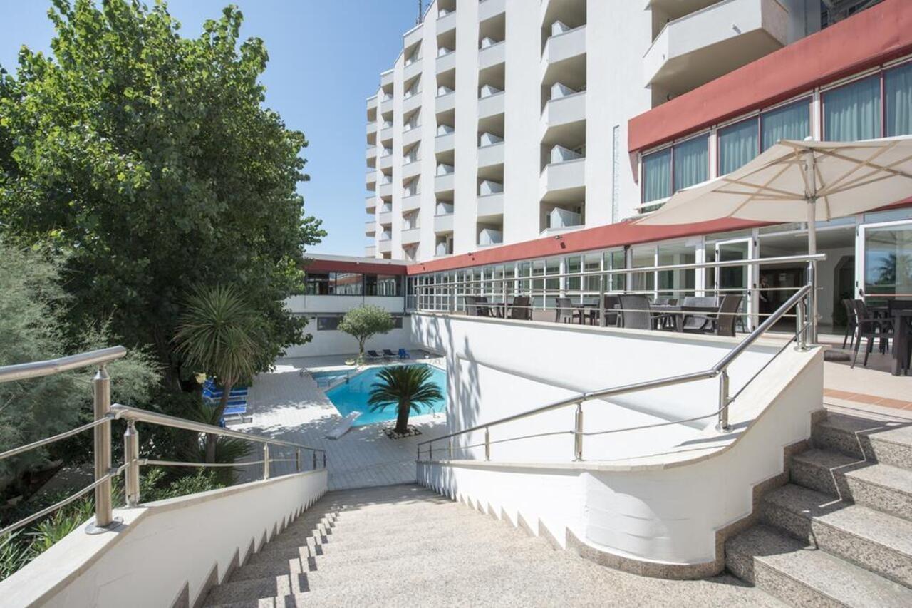 Montesilvano Marina Grand Hotel Adriatico מראה חיצוני תמונה