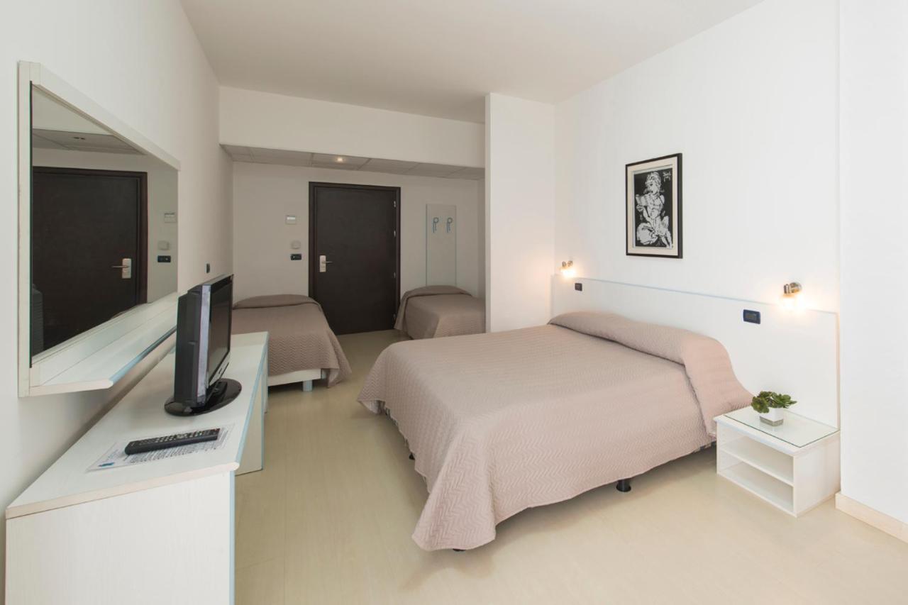Montesilvano Marina Grand Hotel Adriatico מראה חיצוני תמונה