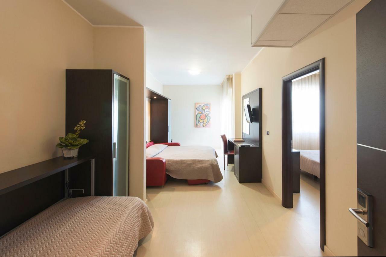 Montesilvano Marina Grand Hotel Adriatico מראה חיצוני תמונה