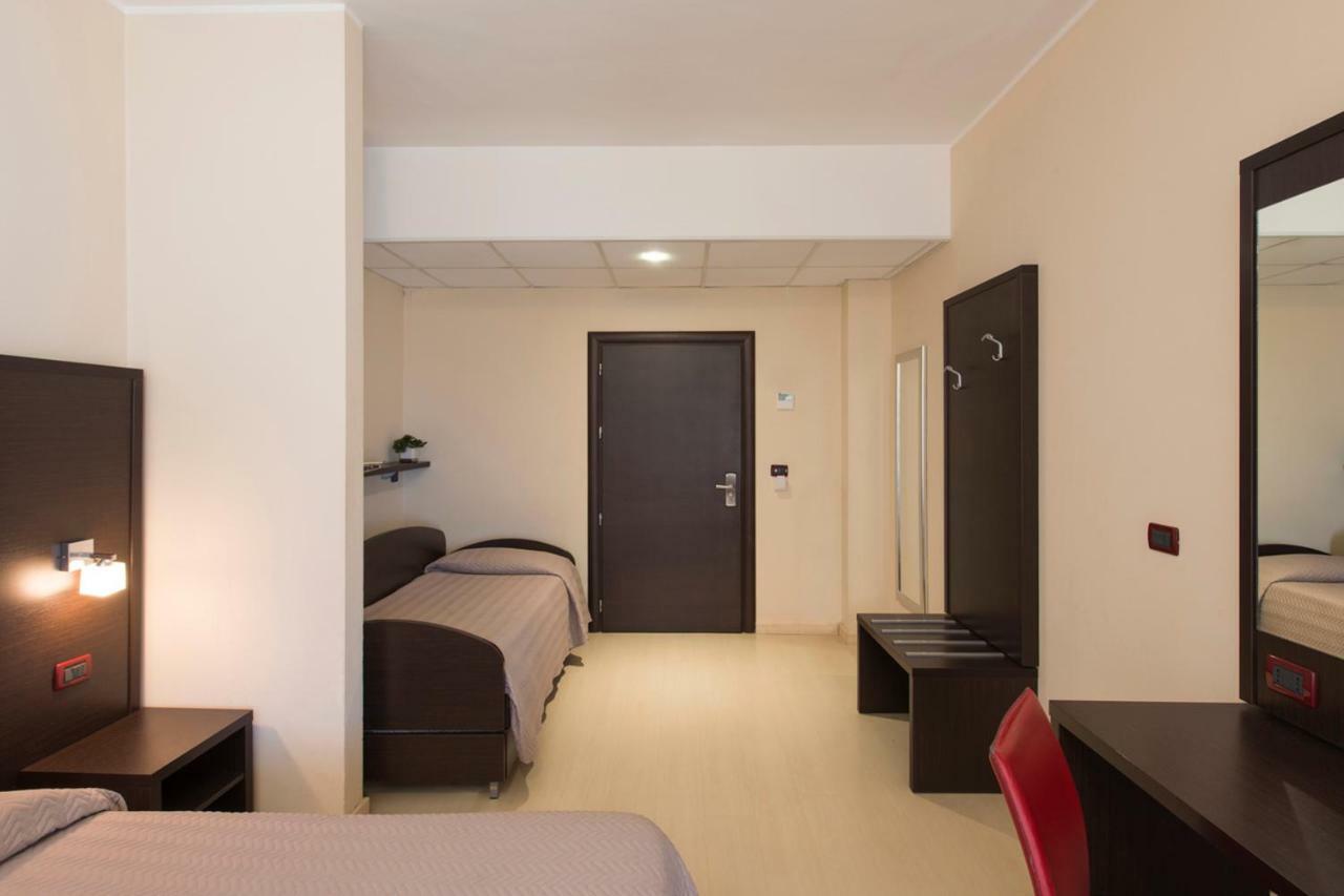 Montesilvano Marina Grand Hotel Adriatico מראה חיצוני תמונה