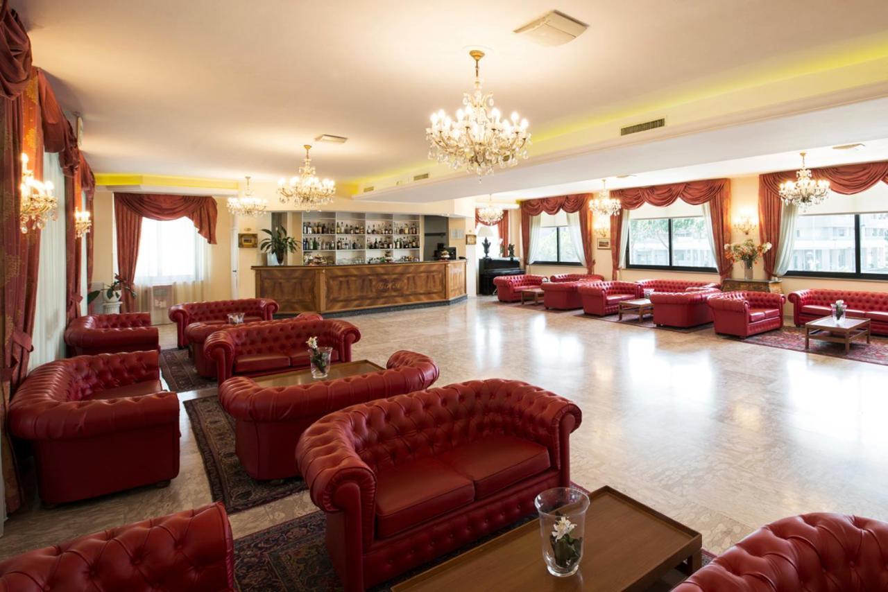 Montesilvano Marina Grand Hotel Adriatico מראה חיצוני תמונה