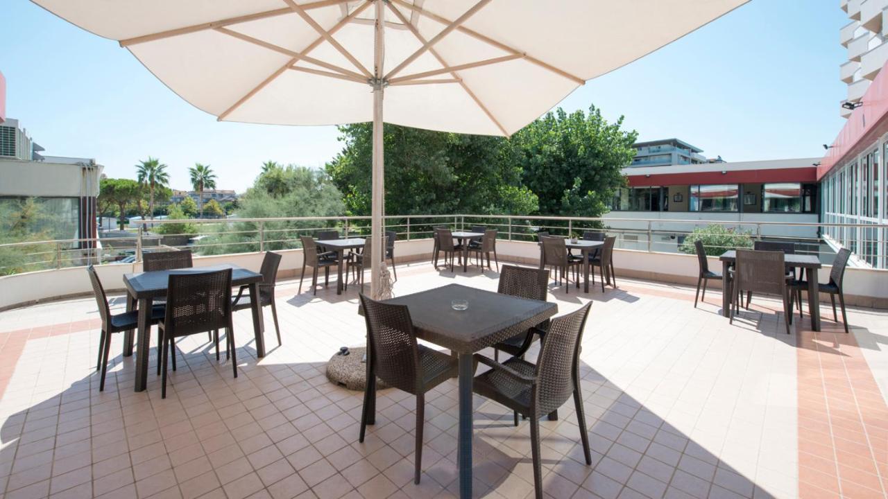 Montesilvano Marina Grand Hotel Adriatico מראה חיצוני תמונה